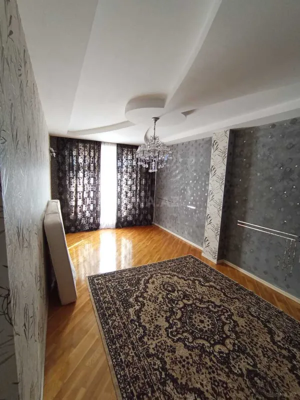 Satılır 4 otaqlı mənzil 157.6 m²