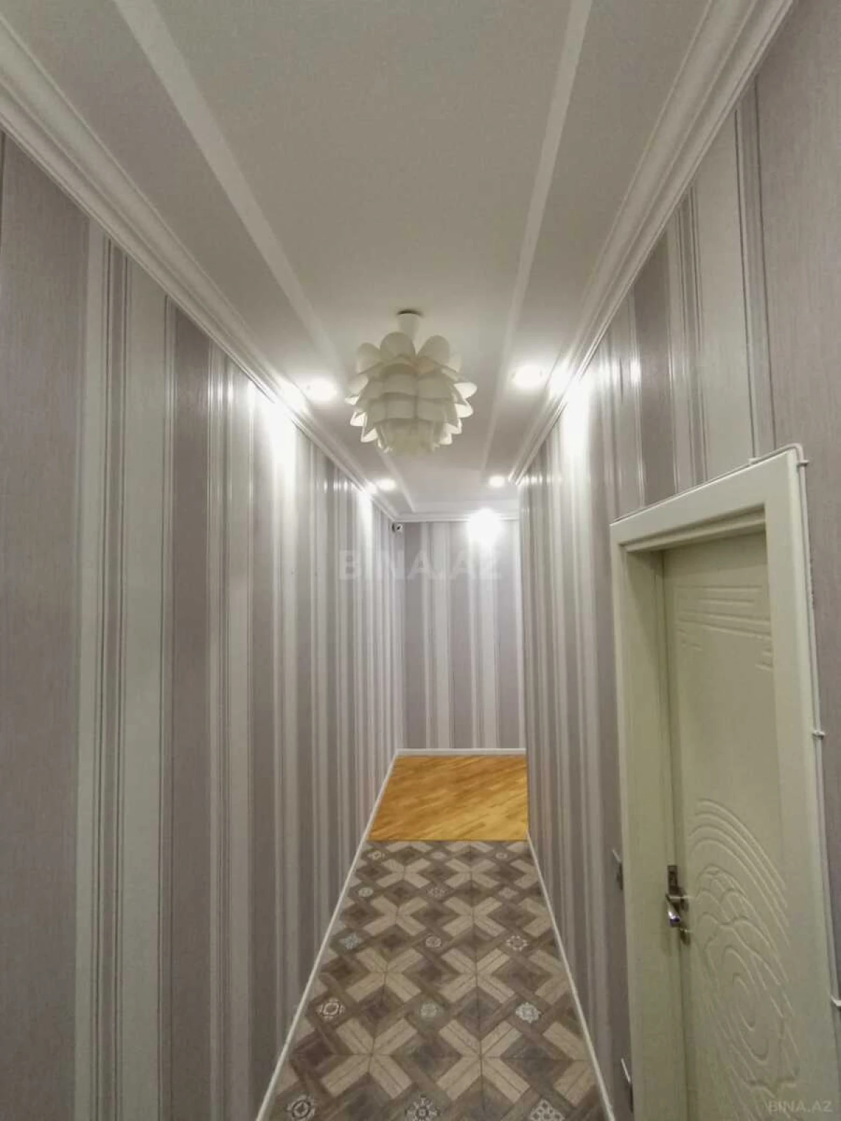 Satılır 4 otaqlı mənzil 157.6 m²