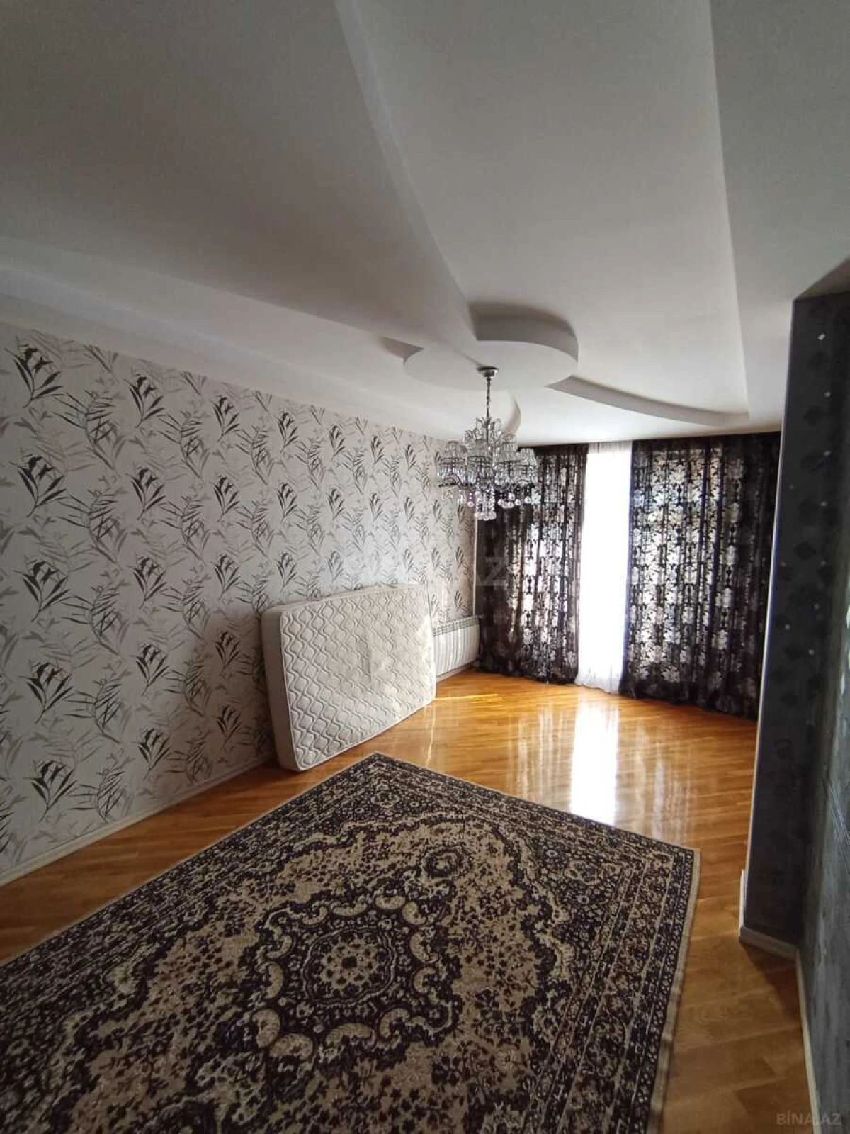 Satılır 4 otaqlı mənzil 157.6 m²