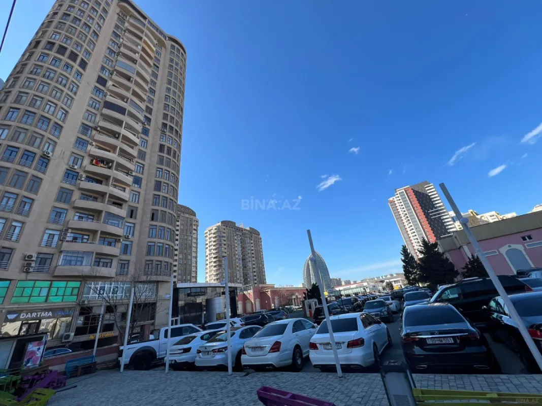 Satılır 4 otaqlı mənzil 157.6 m²
