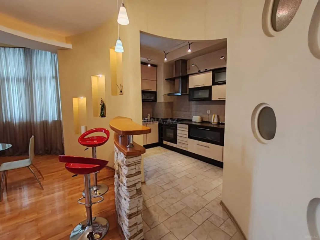 Satılır 3 otaqlı mənzil 130 m²