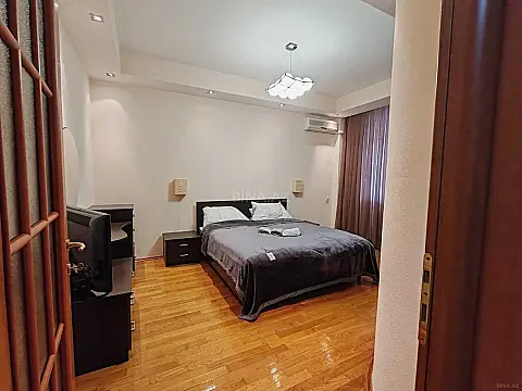 Satılır 3 otaqlı mənzil 130 m²
