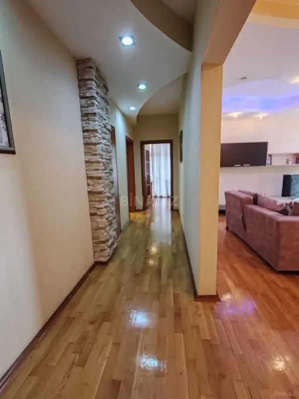 Satılır 3 otaqlı mənzil 130 m²