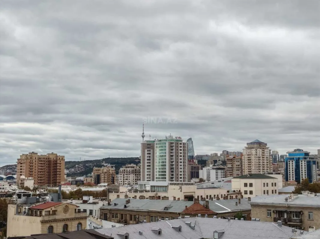 Satılır 3 otaqlı mənzil 130 m²