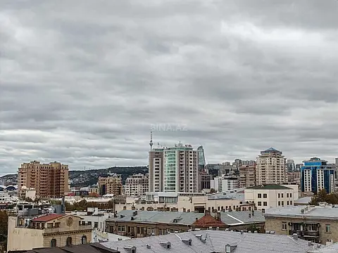 Satılır 3 otaqlı mənzil 130 m² — Bakı, İnşaatçılar 3 otaq 130.00 m²