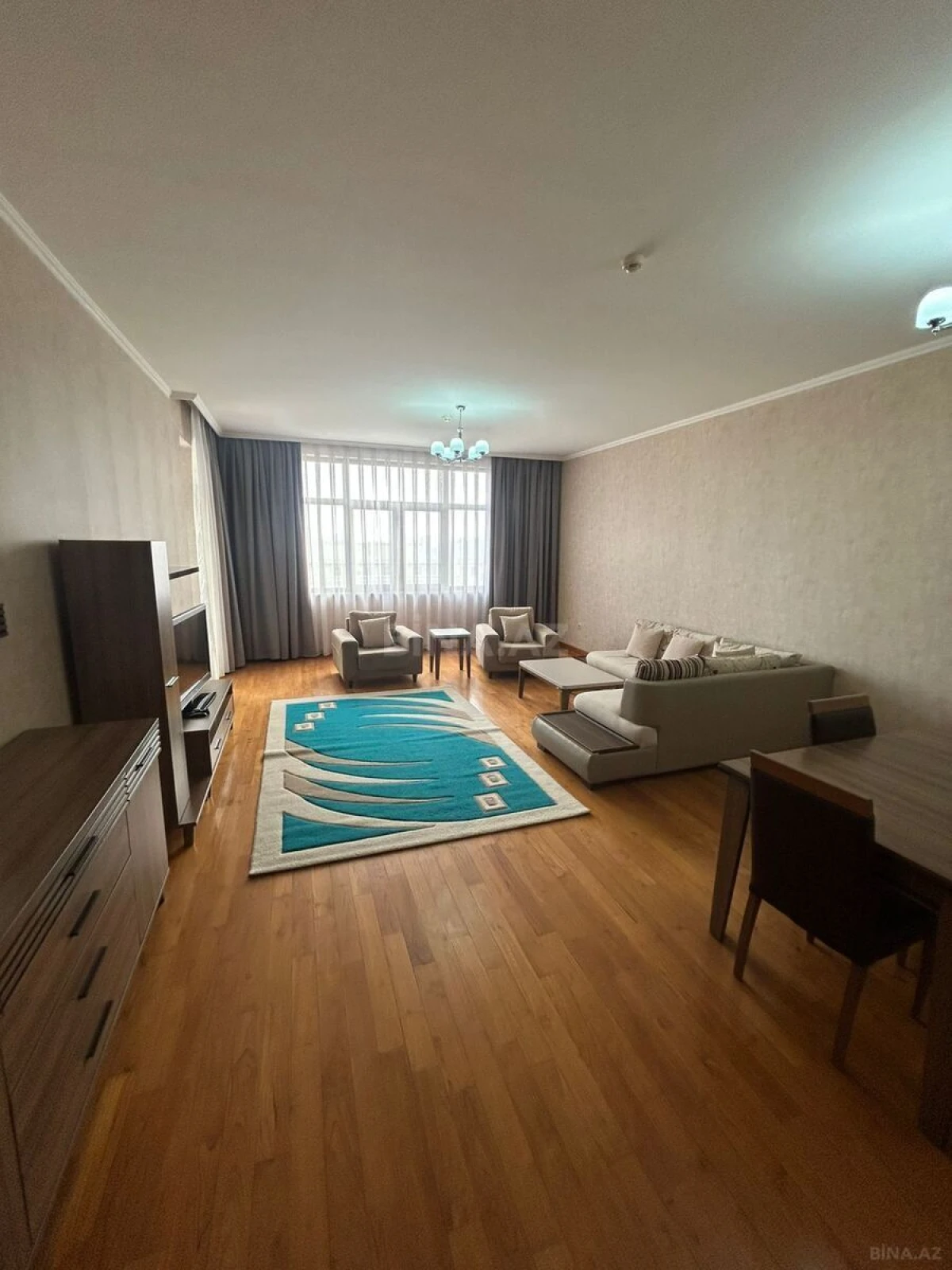 Kirayə verilir 4 otaqlı mənzil 210 m²