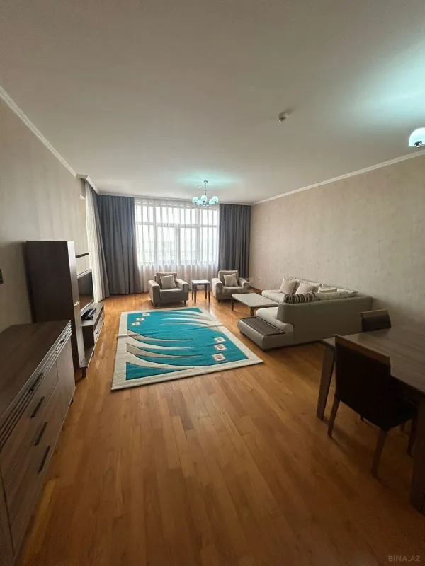 Kirayə verilir 4 otaqlı mənzil 210 m²
