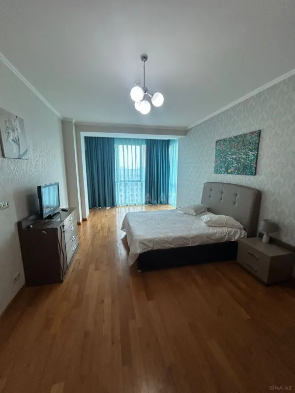 Kirayə verilir 4 otaqlı mənzil 210 m²