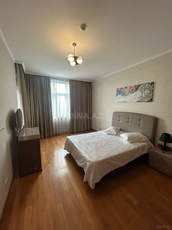 Kirayə verilir 4 otaqlı mənzil 210 m²