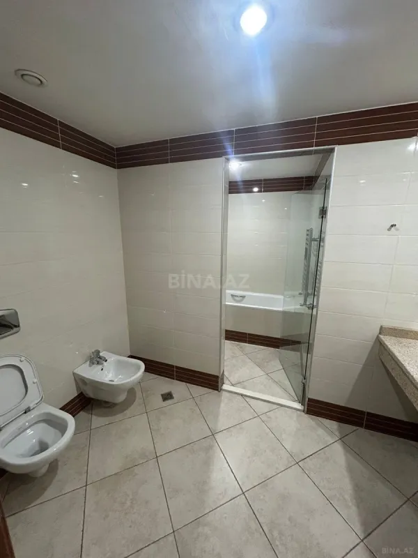 Kirayə verilir 4 otaqlı mənzil 210 m²