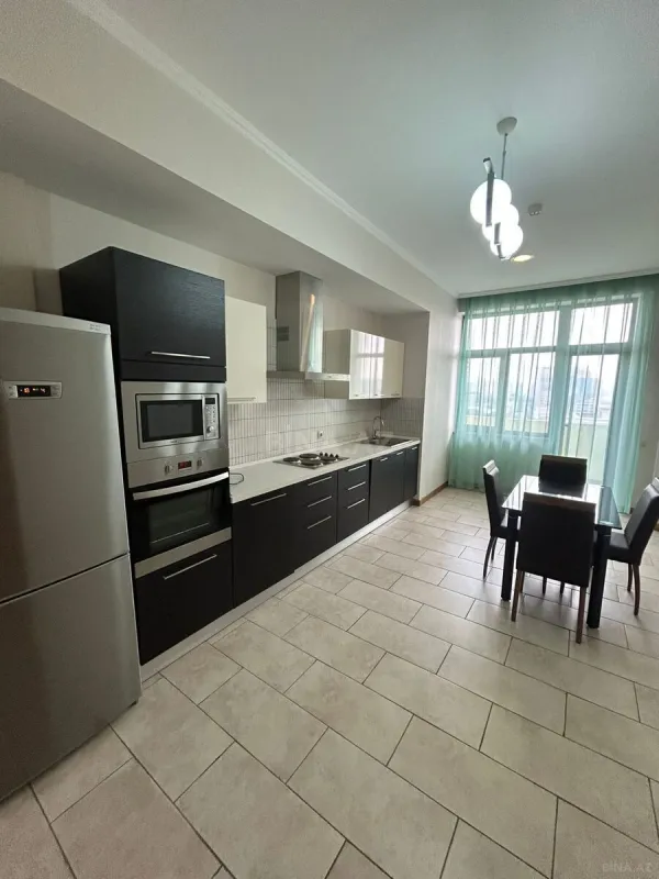 Kirayə verilir 4 otaqlı mənzil 210 m²