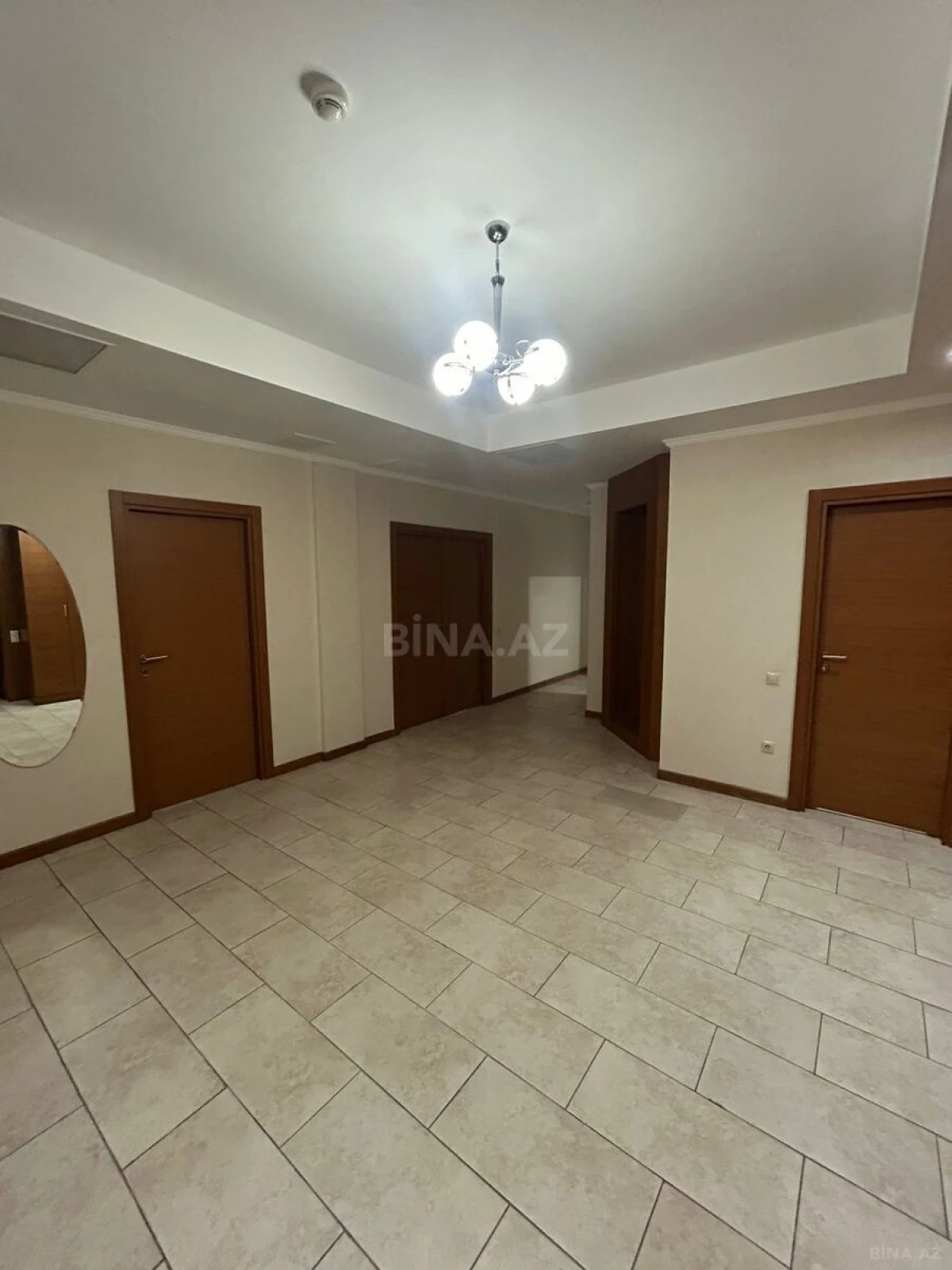 Kirayə verilir 4 otaqlı mənzil 210 m²