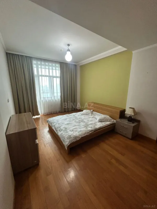 Kirayə verilir 4 otaqlı mənzil 210 m²
