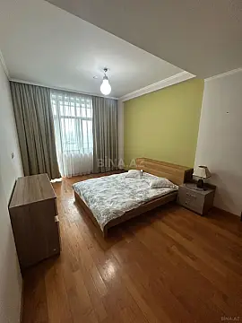 Kirayə verilir 4 otaqlı mənzil 210 m²