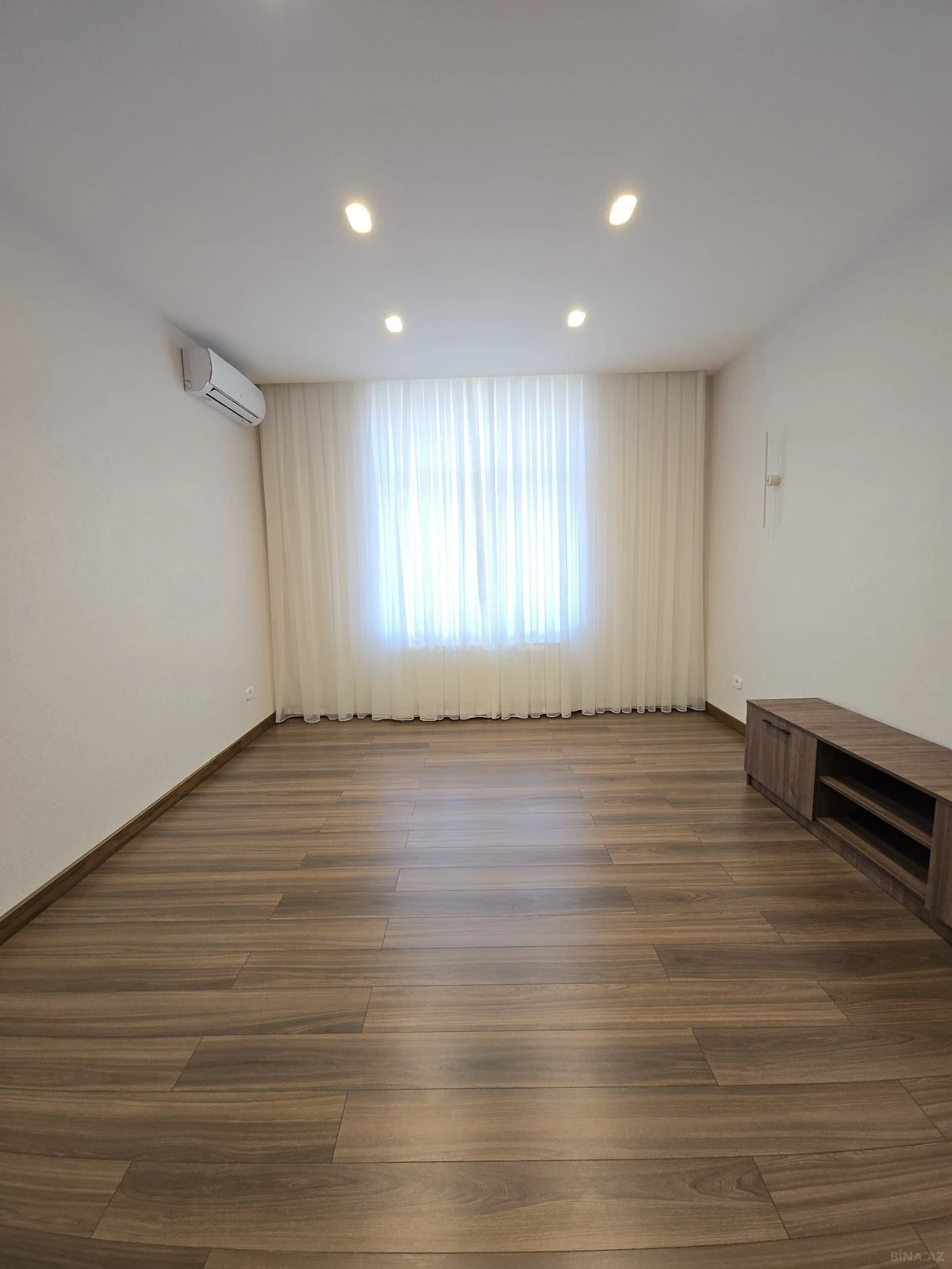 Kirayə verilir 3 otaqlı mənzil 140 m²