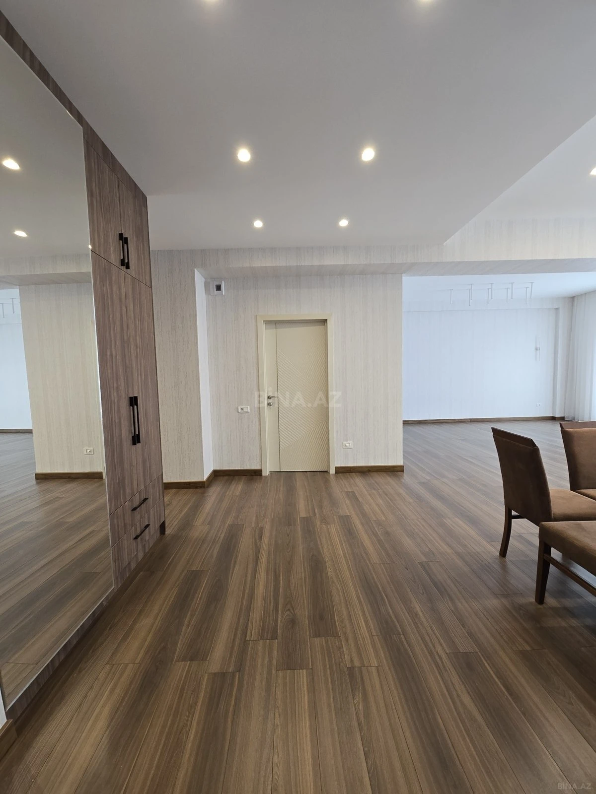 Kirayə verilir 3 otaqlı mənzil 140 m²