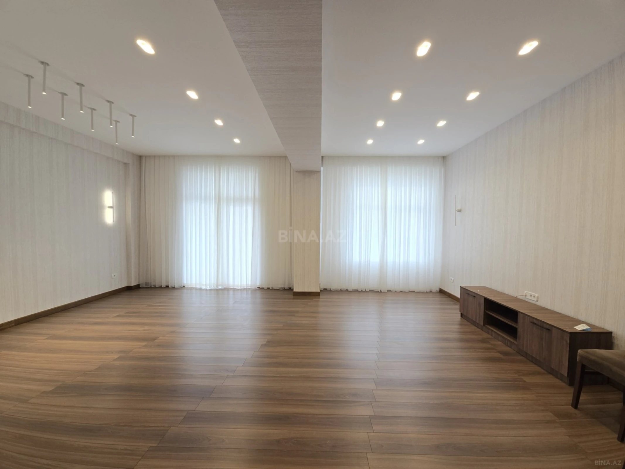 Kirayə verilir 3 otaqlı mənzil 140 m²