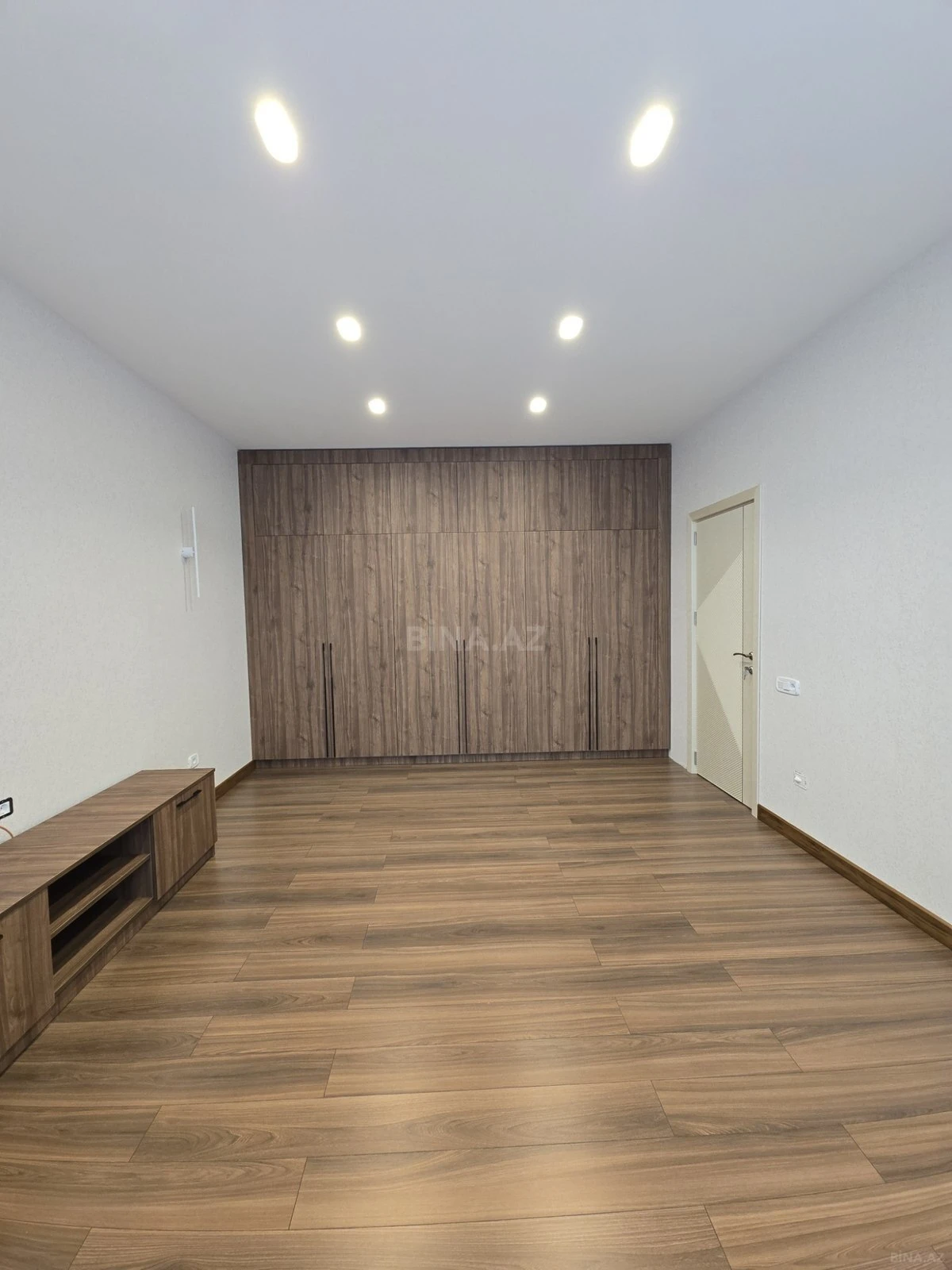Kirayə verilir 3 otaqlı mənzil 140 m²