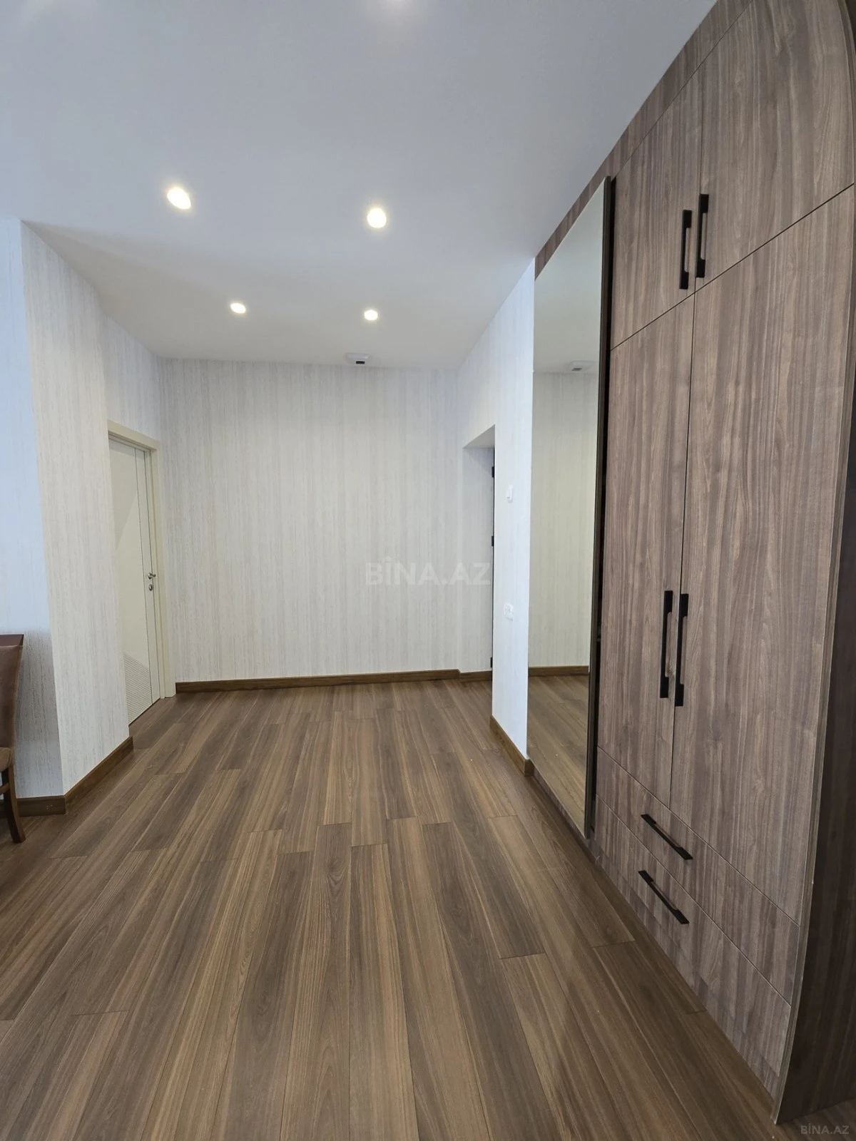 Kirayə verilir 3 otaqlı mənzil 140 m²