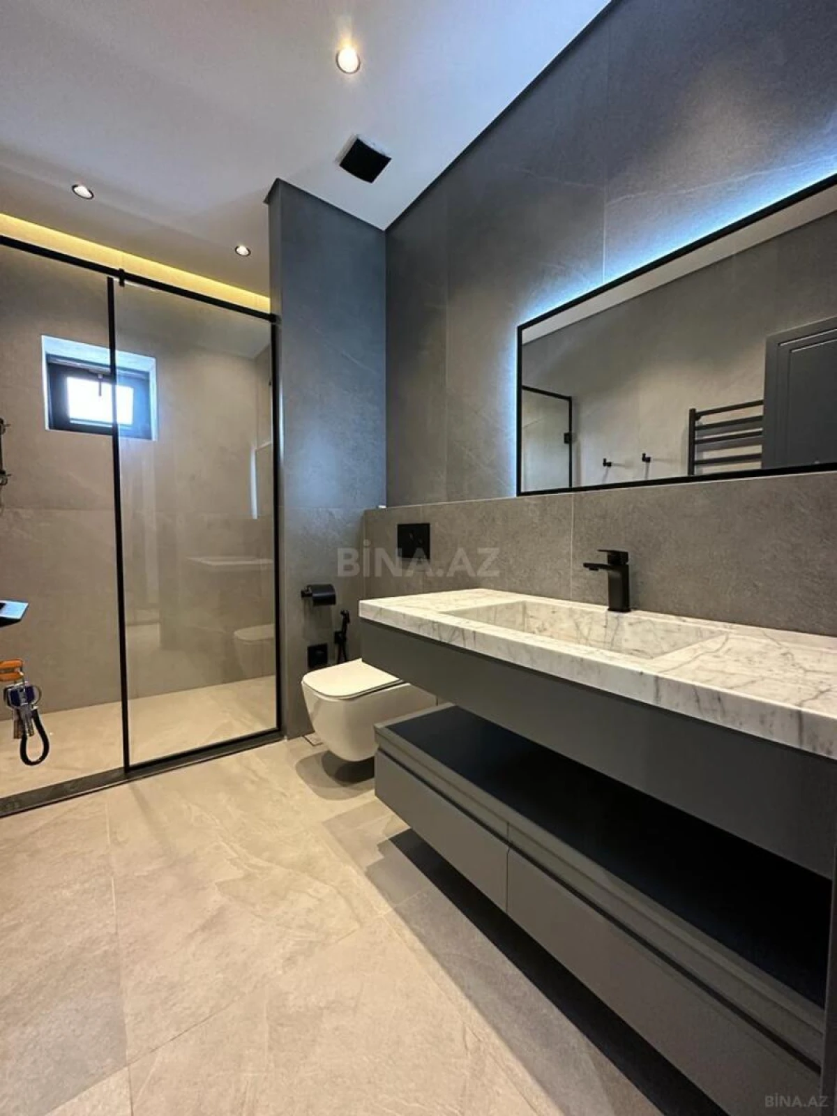 Satılır 6 otaqlı həyət evi 300 m²