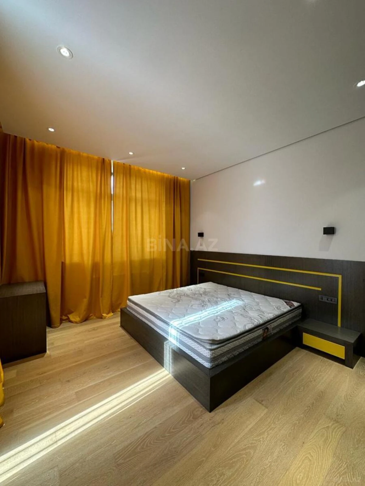 Satılır 6 otaqlı həyət evi 300 m²