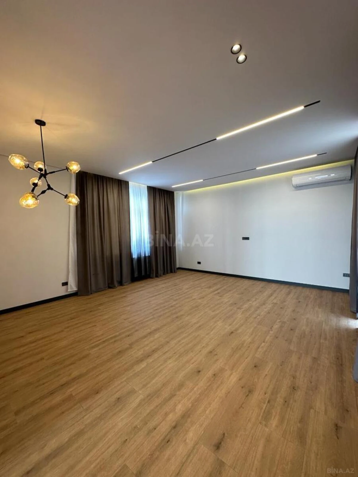 Satılır 6 otaqlı həyət evi 300 m²