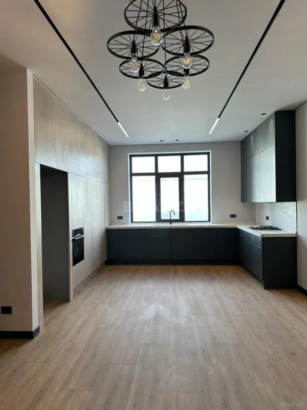Satılır 6 otaqlı həyət evi 300 m²