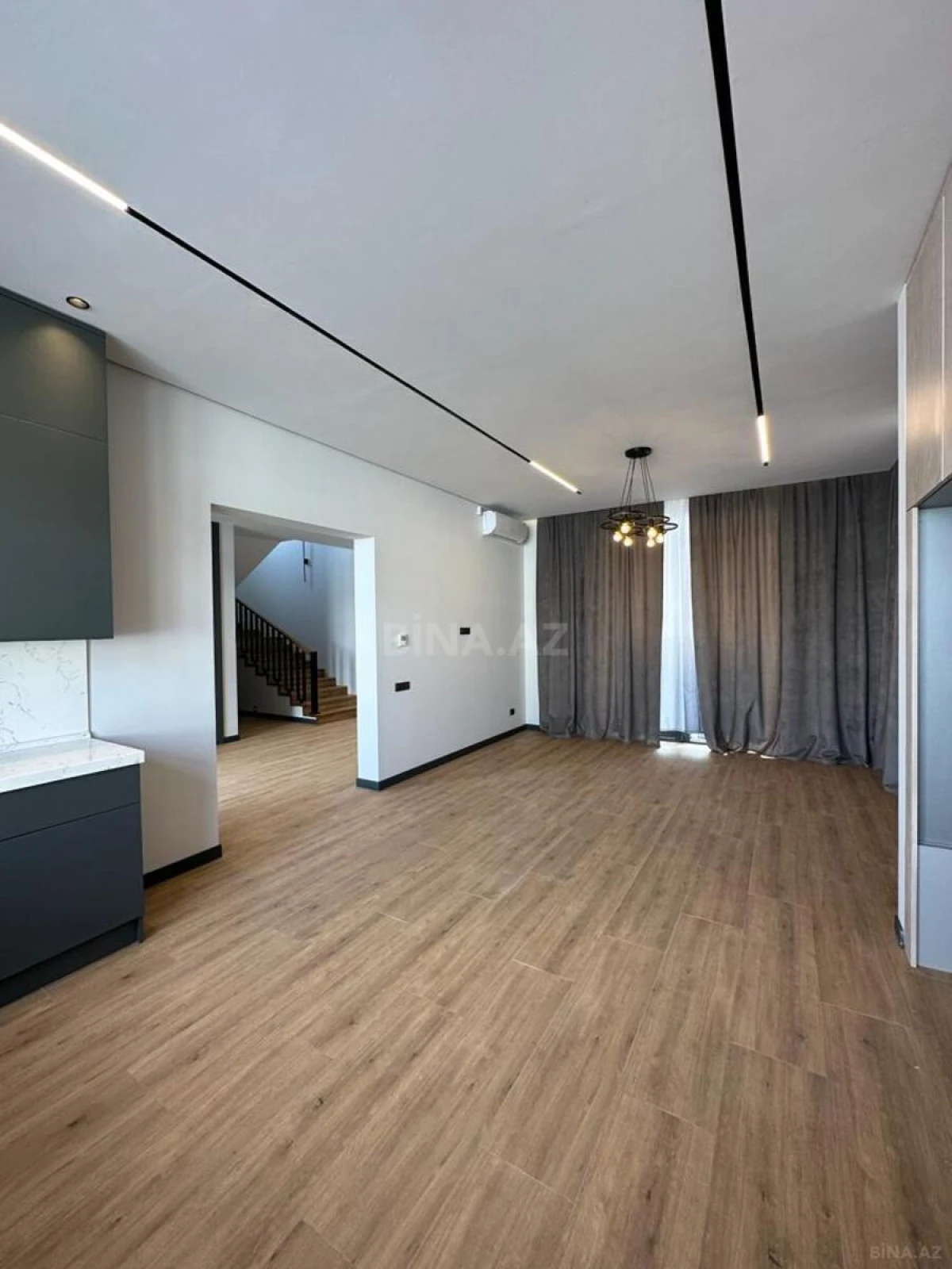 Satılır 6 otaqlı həyət evi 300 m²