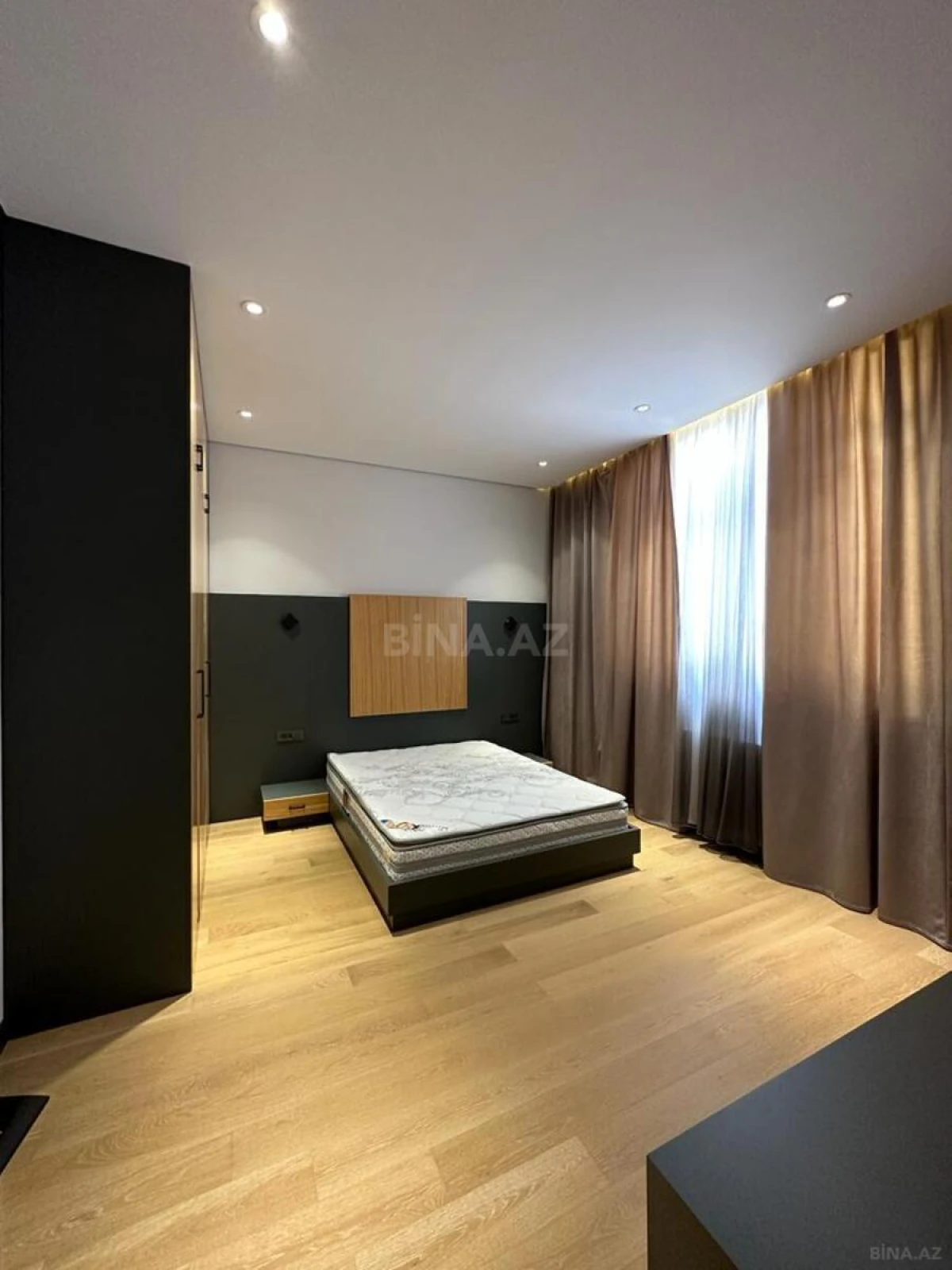 Satılır 6 otaqlı həyət evi 300 m²