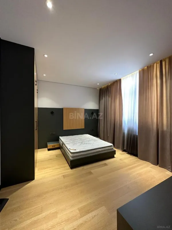 Satılır 6 otaqlı həyət evi 300 m²