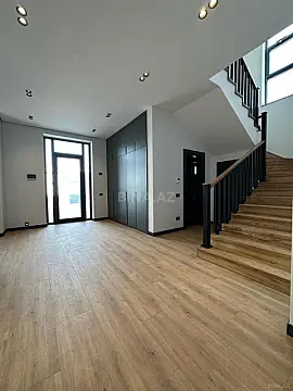 Satılır 6 otaqlı həyət evi 300 m²