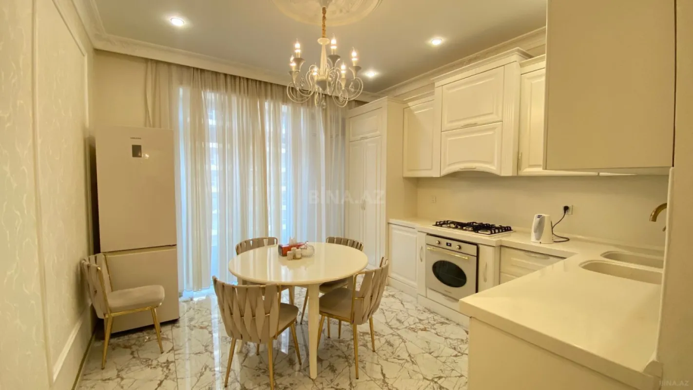 Kirayə verilir 3 otaqlı mənzil 150 m²