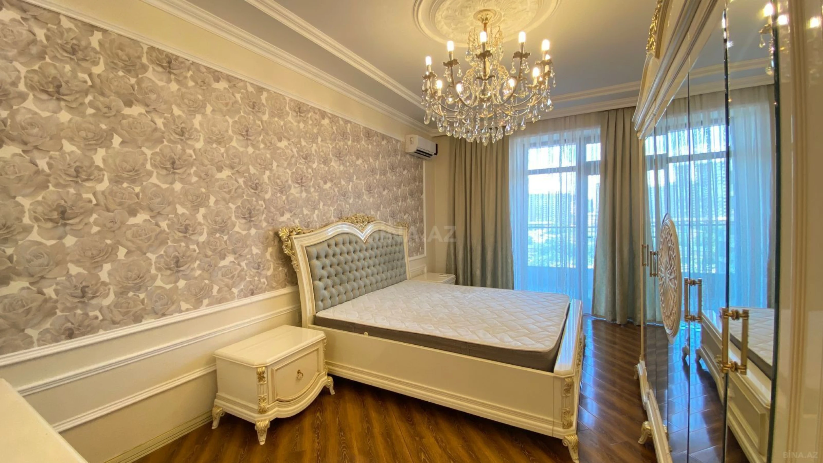 Kirayə verilir 3 otaqlı mənzil 150 m²