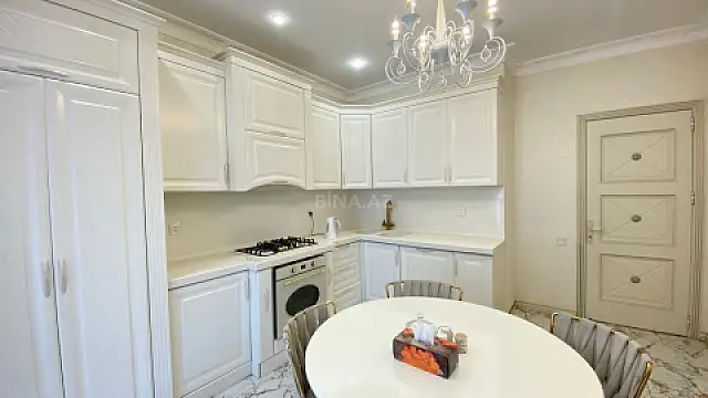 Kirayə verilir 3 otaqlı mənzil 150 m²