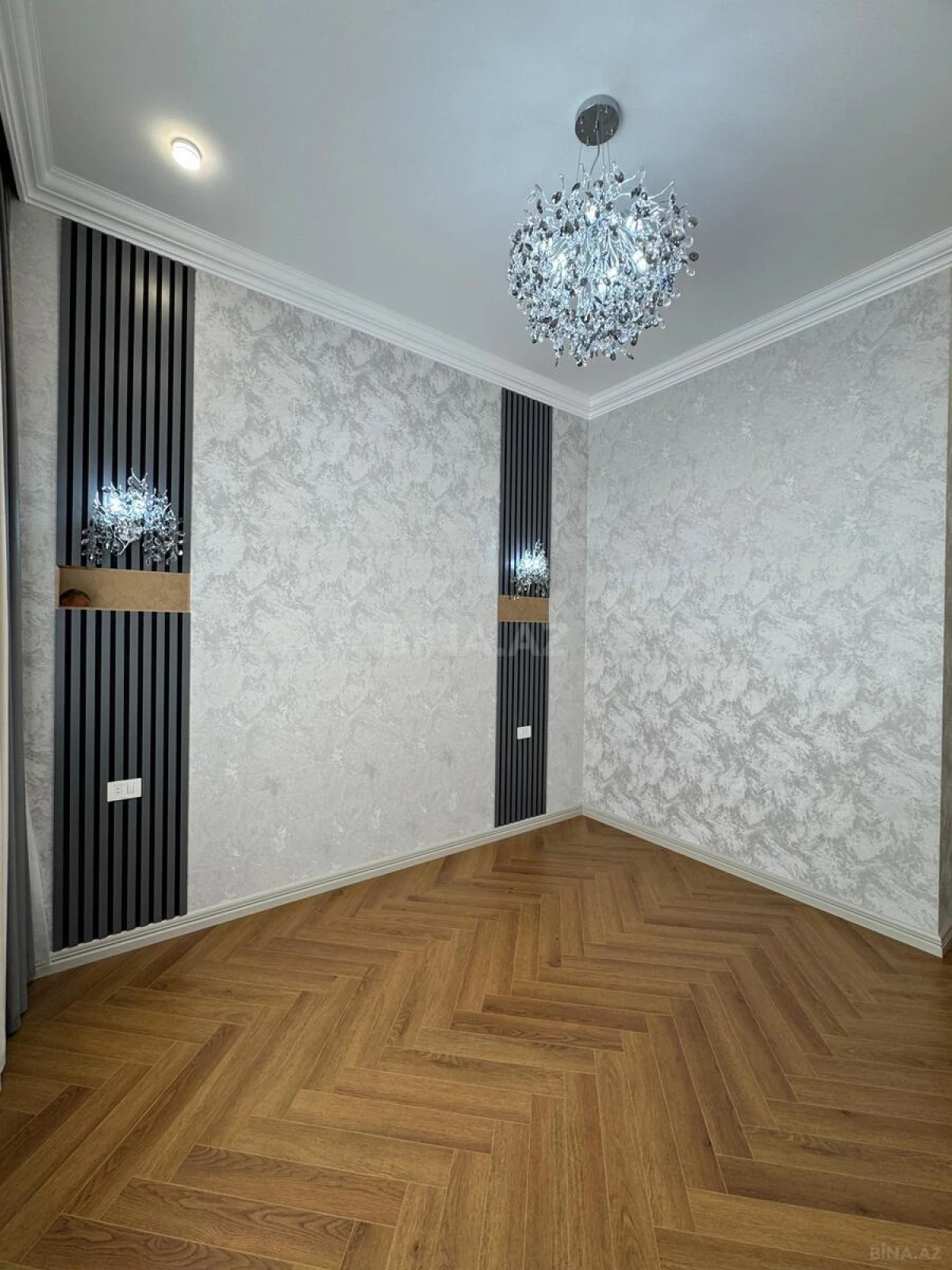 Satılır 4 otaqlı mənzil 160 m²