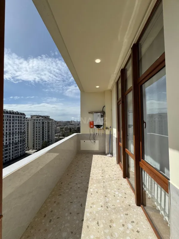 Satılır 4 otaqlı mənzil 160 m²