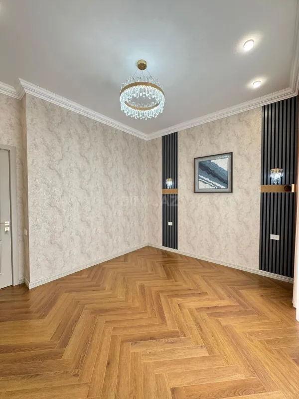 Satılır 4 otaqlı mənzil 160 m²