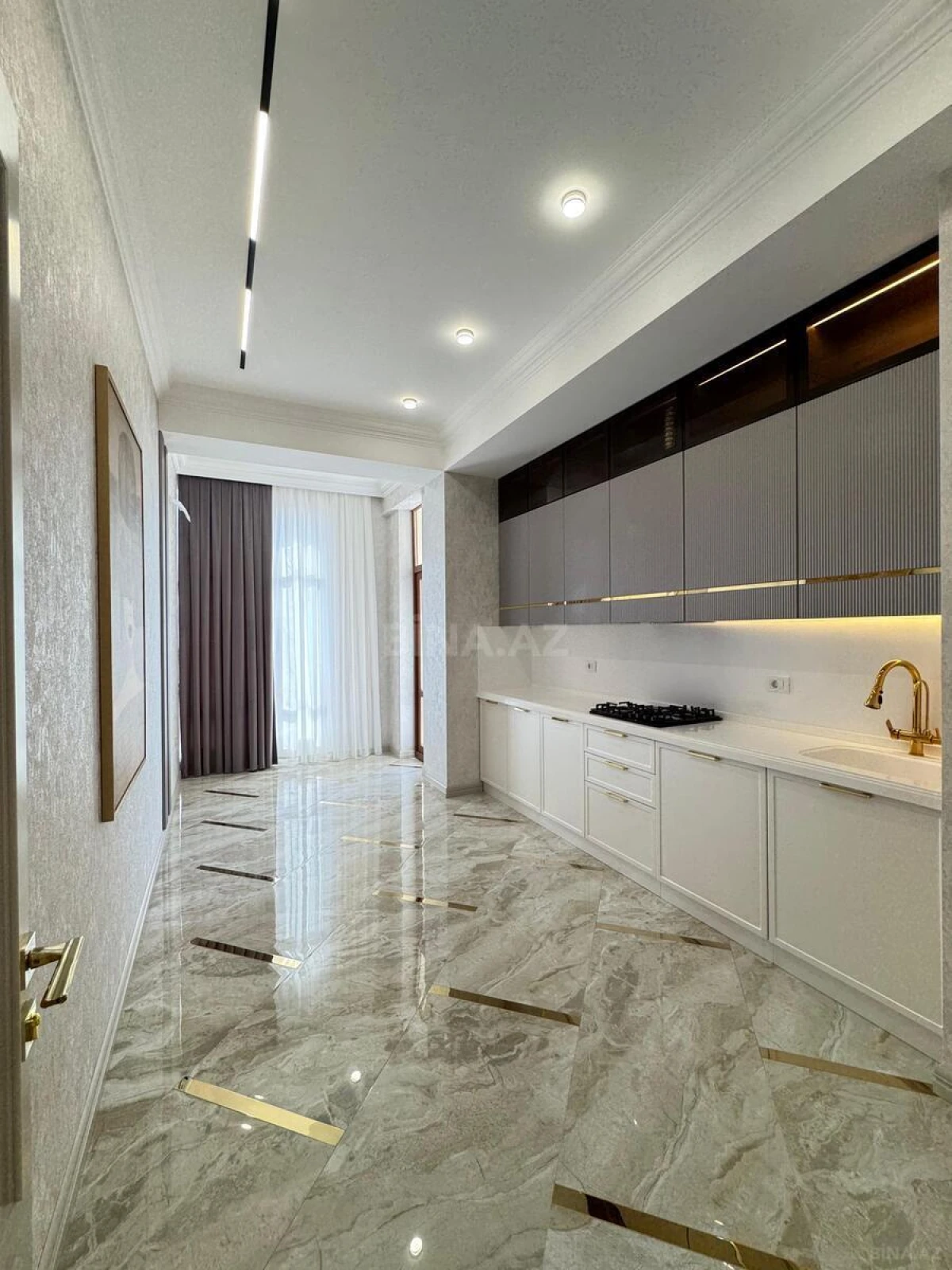 Satılır 4 otaqlı mənzil 160 m²