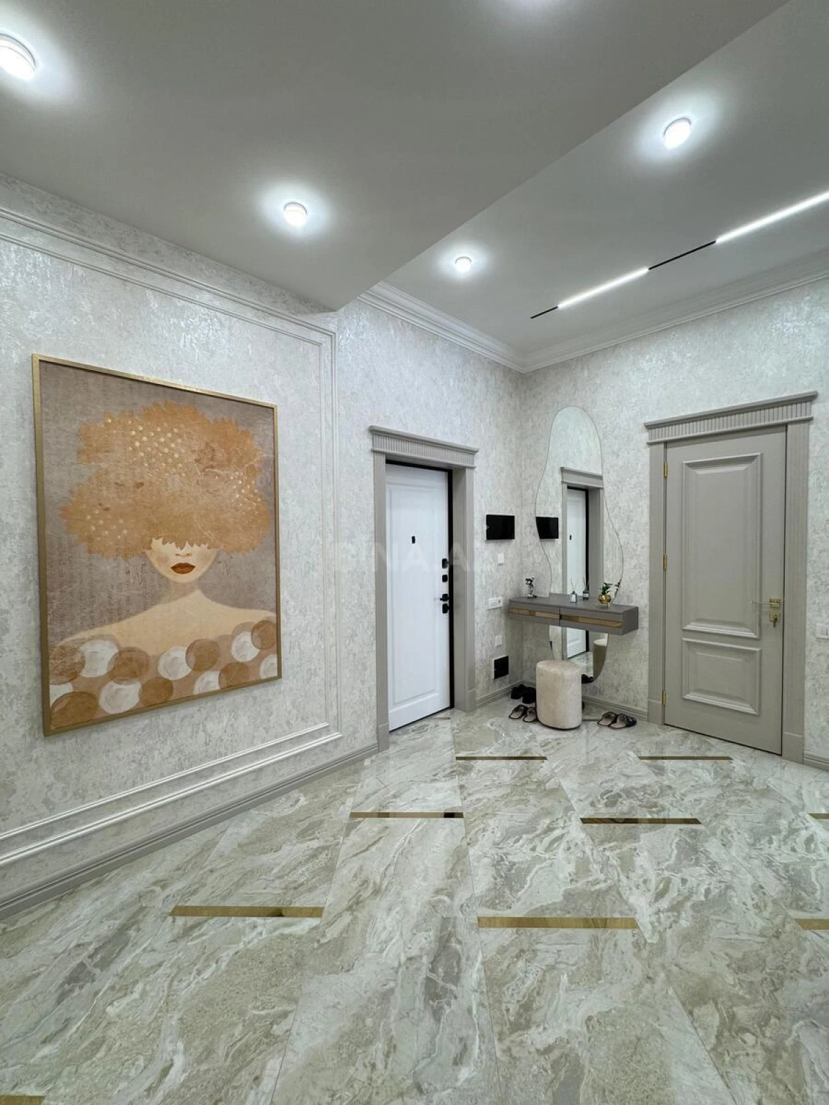 Satılır 4 otaqlı mənzil 160 m²