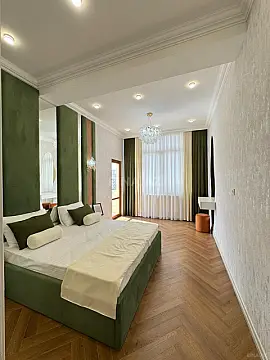 Satılır 4 otaqlı mənzil 160 m²