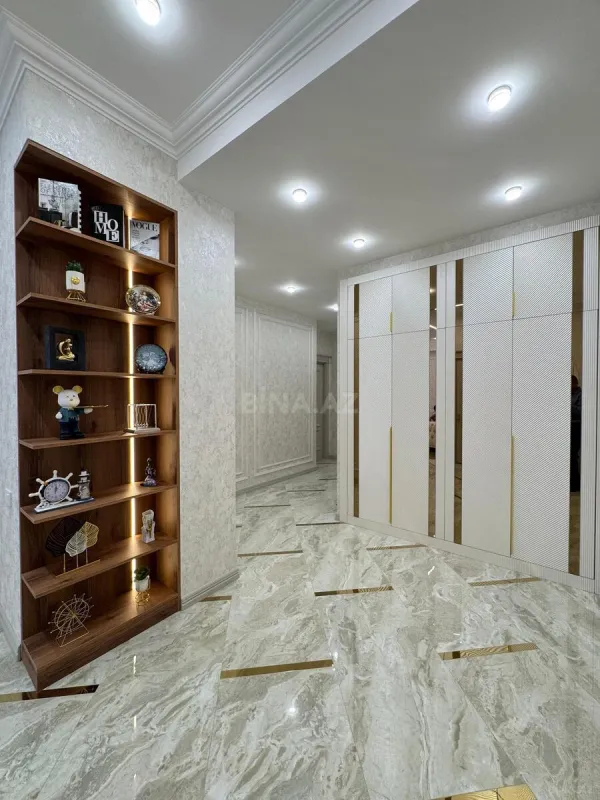 Satılır 4 otaqlı mənzil 160 m²
