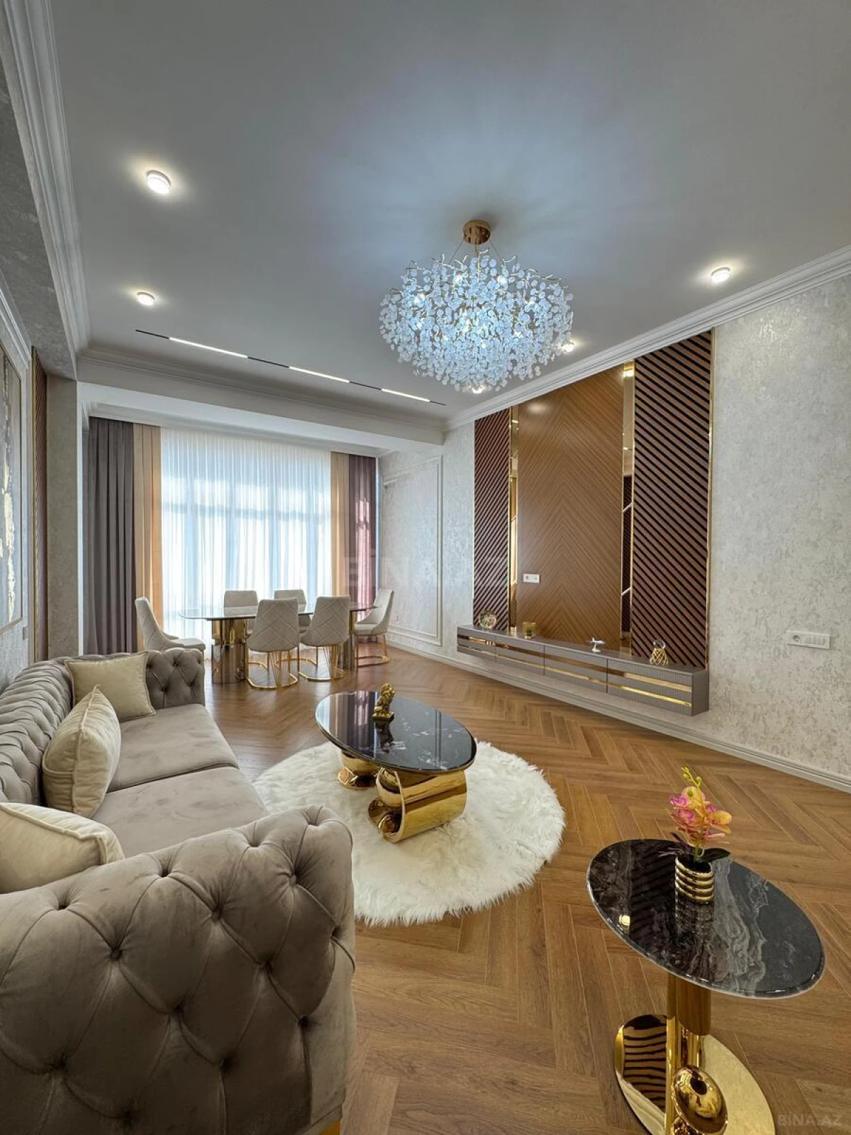 Satılır 4 otaqlı mənzil 160 m²
