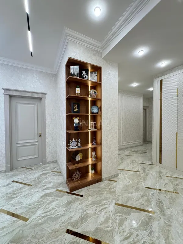 Satılır 4 otaqlı mənzil 160 m²