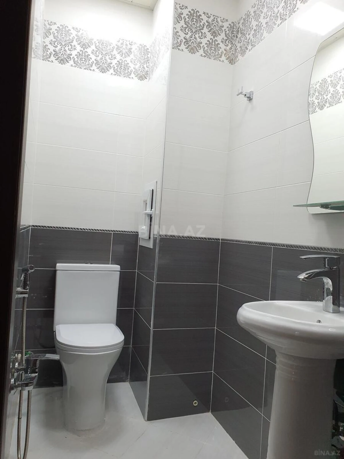 Satılır 3 otaqlı mənzil 125 m²