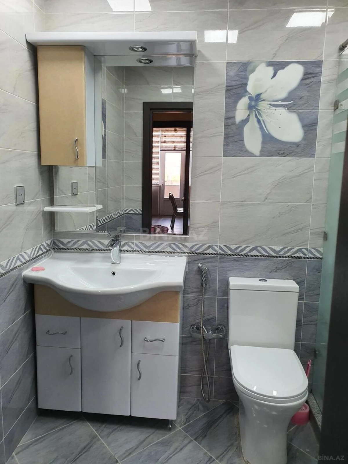 Satılır 3 otaqlı mənzil 125 m²