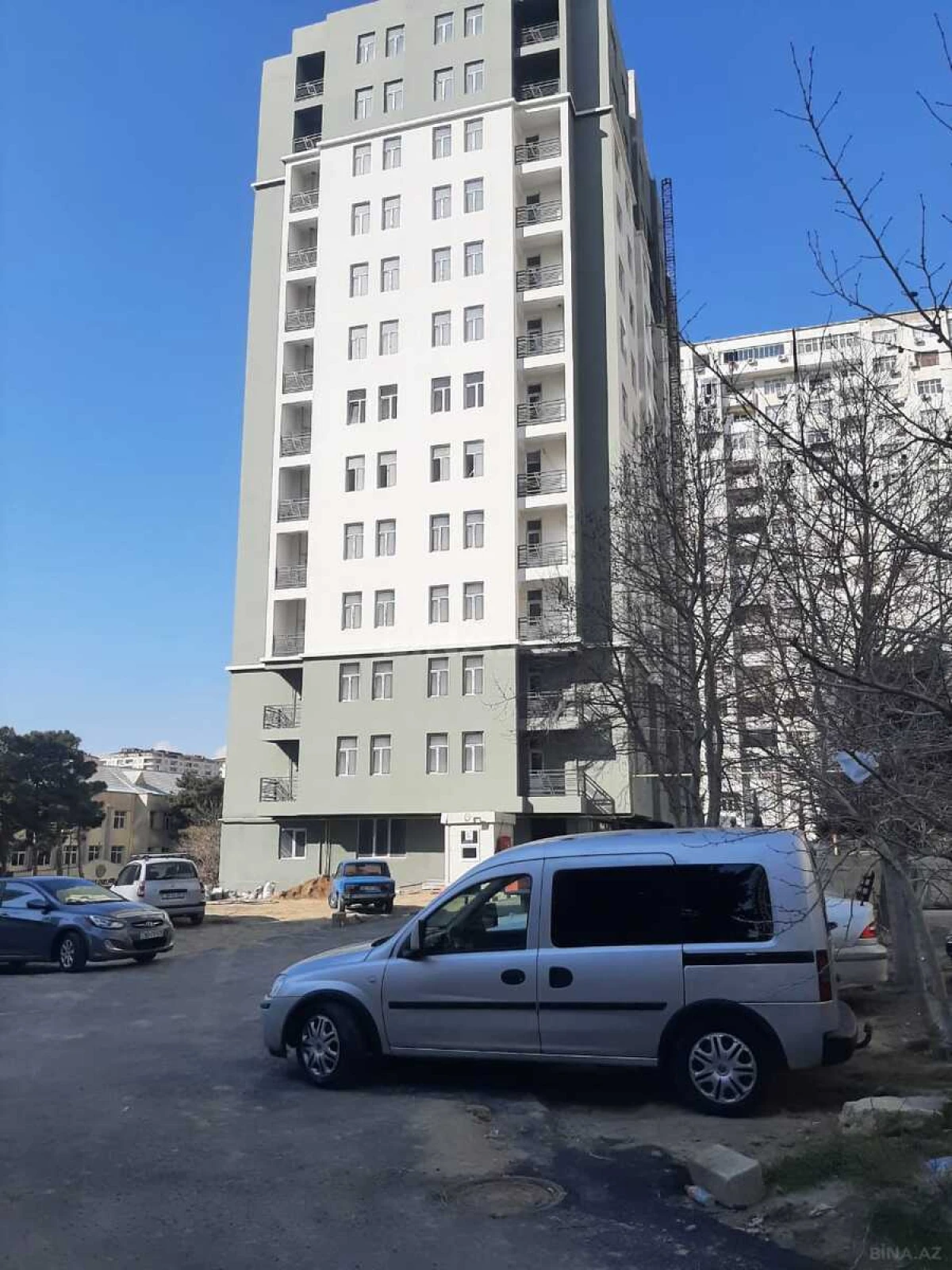 Satılır 3 otaqlı mənzil 138 m²