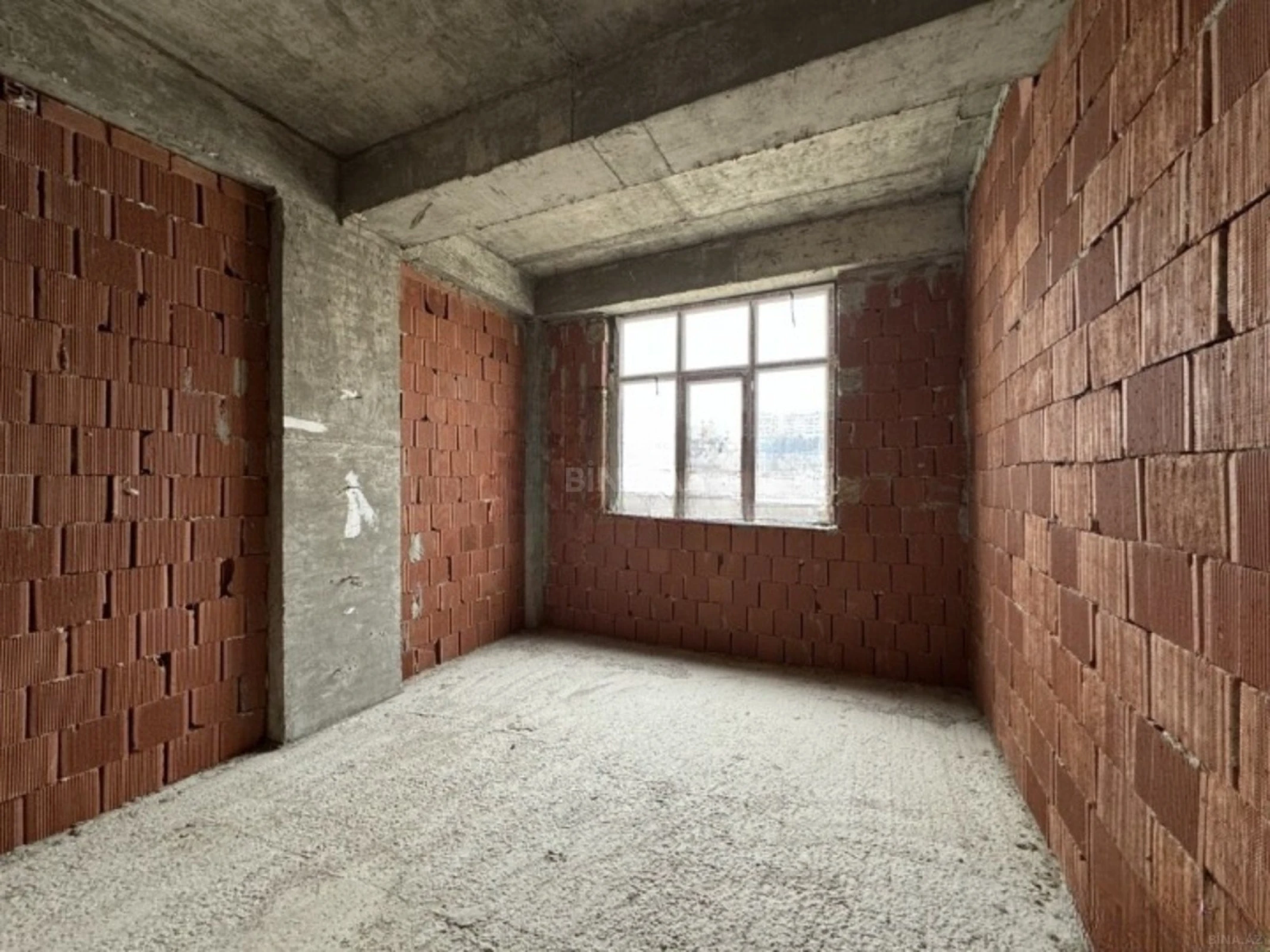 Satılır 3 otaqlı mənzil 138 m²