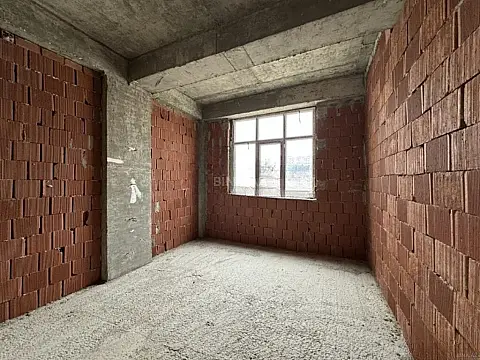 Satılır 3 otaqlı mənzil 138 m²