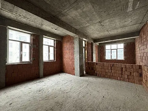 Satılır 3 otaqlı mənzil 138 m²