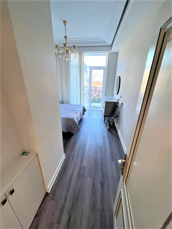 Kirayə verilir 4 otaqlı mənzil 170 m²